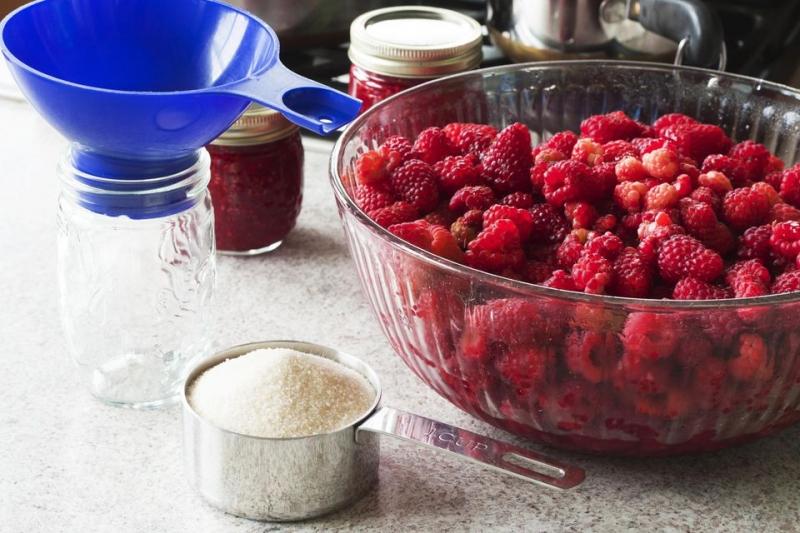 Easy Raspberry Jam With Frozen or Fresh Berries