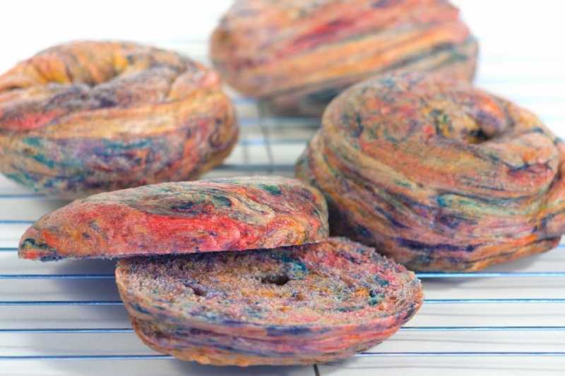 How to Make Tie-Dye Rainbow Bagels