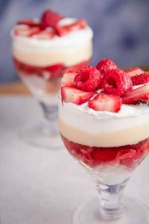 21 Delicious Berry Desserts for Summer and Beyond