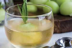 10 Delicious Cantaloupe and Honeydew Melon Cocktails