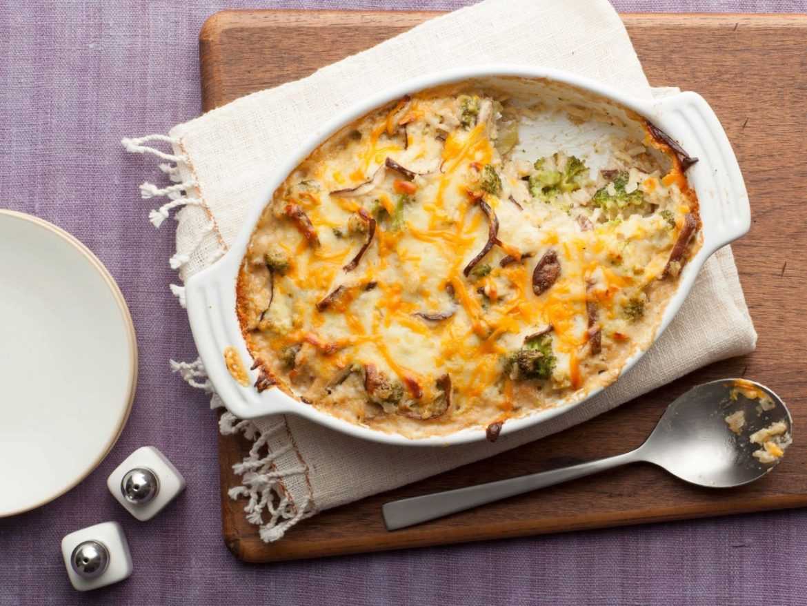КАРТОФЕЛЬНЫЙ ГРАТЕН С КУРИЦЕЙ И ГРИБАМИ состав рецепта: — Картофан 4 штуки — Куриная грудка…