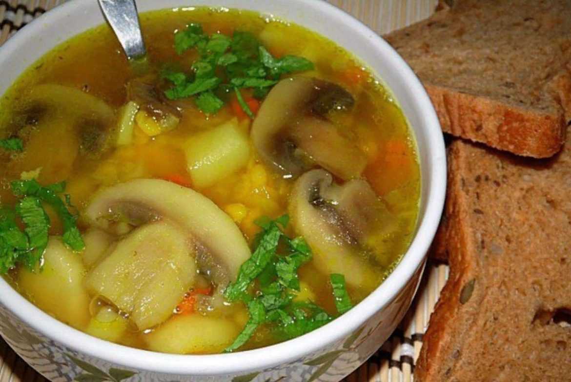 ​​Гороховый суп с курицей и грибами! Куриное филе — 300 граммов Грибы — 150…