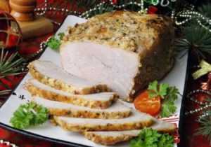 Буженина «Новогодняя» Ингредиенты -Свиное мясо — 1 кило -Чеснок — 4-5 зубчика -Прованские травки —…
