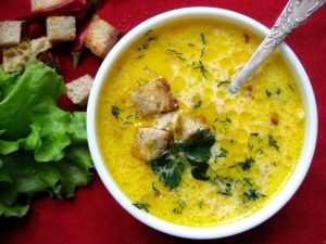 Сливочно-сырный суп с ветчиной и сухариками Ингредиенты: — 2 л воды — Плавленный сыр…