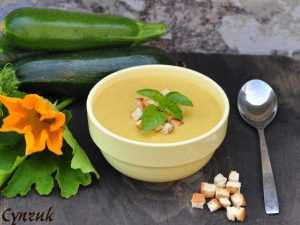 Кабачковый суп Ингредиенты: Лук репчатый — 1 штучек., Морковь — 1 штучек., Шампиньоны -…
