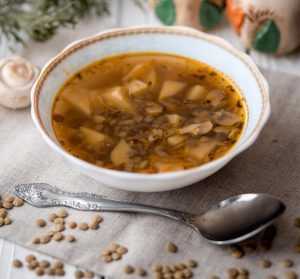 Суп с чечевицей и грибами. ⠀ Ингредиенты: Чечевица — 2/3 стакана Грибы свежайшие -…