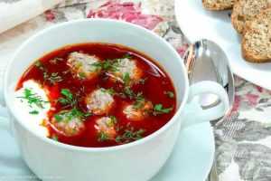 Суп с фрикадельками и томатным соком Ингредиенты: Помидорчики — 5 штук Фарш — 300-400…