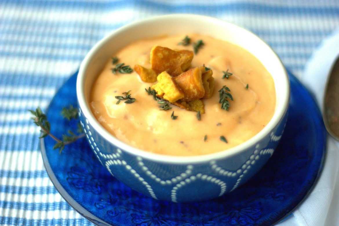 СЫРНЫЙ СУП ПО-ФРАНЦУЗСКИ С ЧЕСНОЧНЫМИ ГРЕНКАМИ ⠀ Для вас пригодятся: — куриное филе — 400…