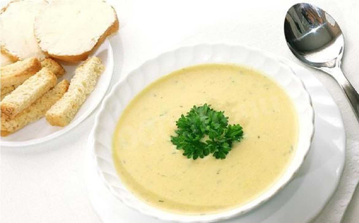 Суп-пюре из курицы. Ингредиенты: -Куриное мясо – 70 г -Куриный бульон – 200 мл…