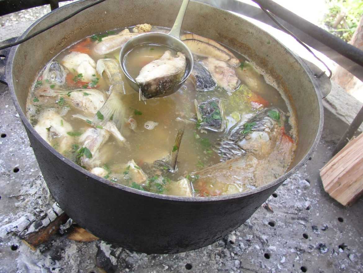 УХА ПО — ЦАРСКИ Уха тройная и двойная, уха рыбацкая и сельская, уха по-ростовски…