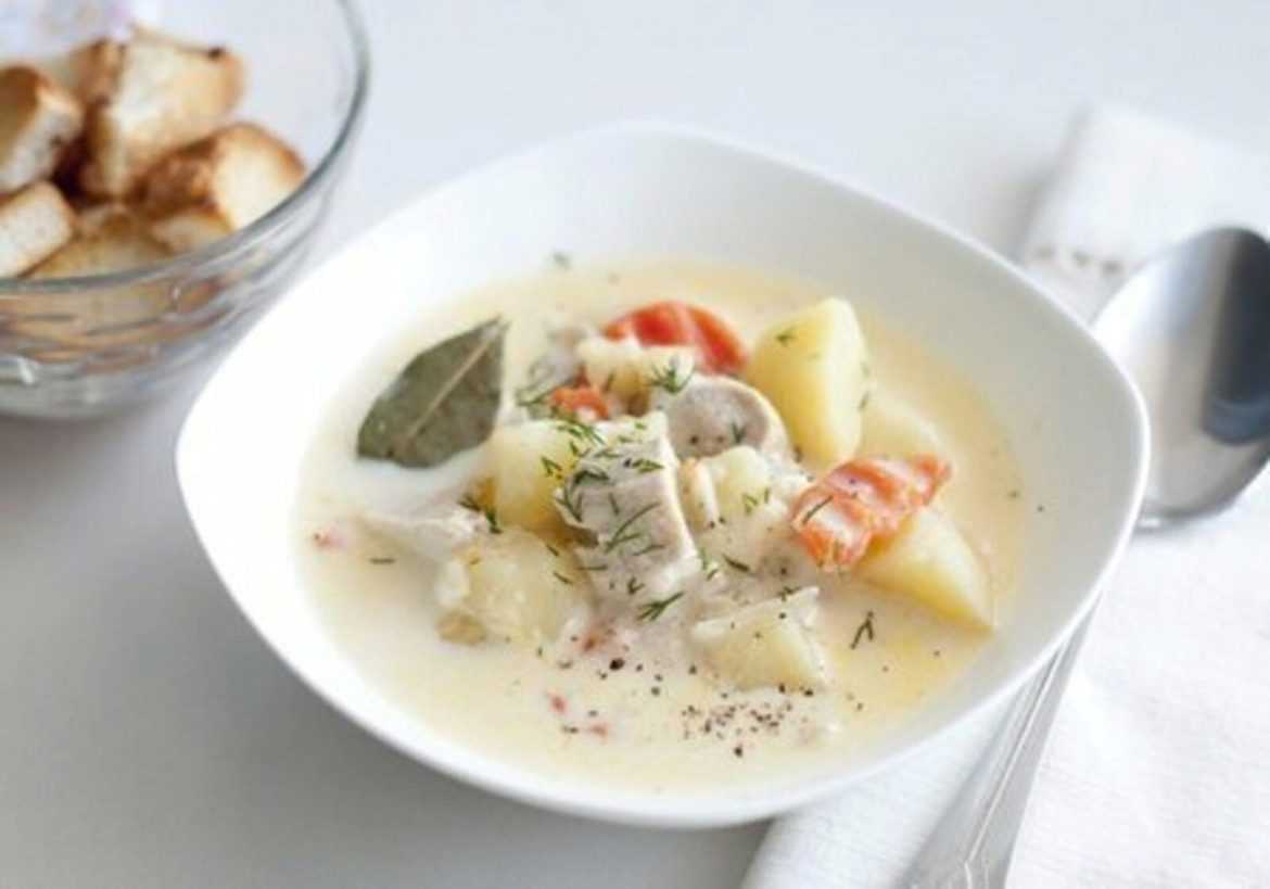 ​​Сырный суп с курицей Ингредиенты: — Куриная грудка — 1-2 штук. — Картошку —…