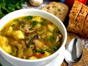 Гречневый суп с грибочками и картофельными клецками Ингредиенты: — литра воды — 250 граммов….