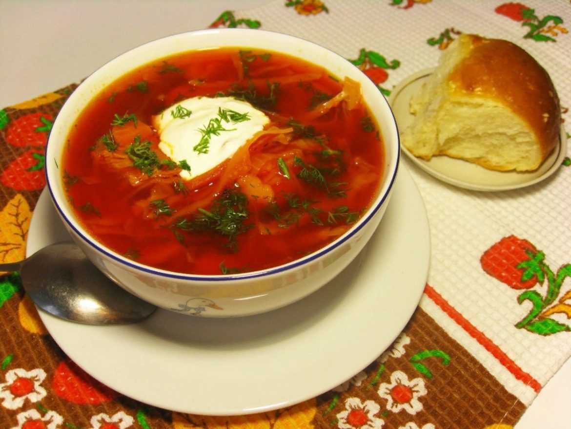 Наивкуснейший борщ! Ингредиенты: ●Мясо на кости(свежая свинина либо говядина) — 0,5 кило. ●Картошка – 7-10…