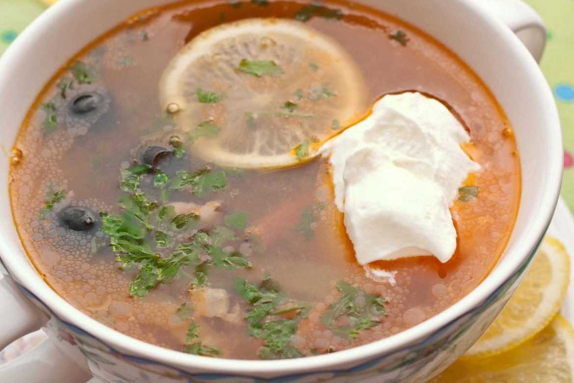 Знаменитая соляночка Ингредиенты: Различные виды мяса и колбас – 600-800 грамм Картоху – 3-4…
