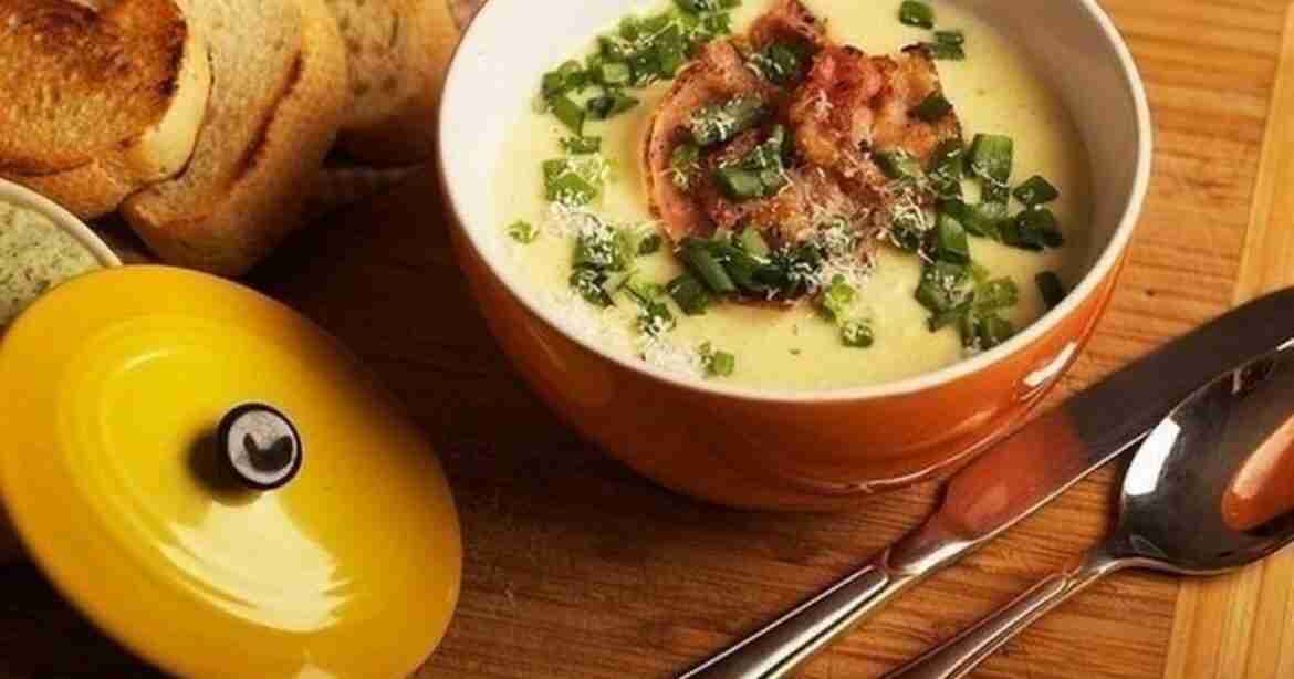 Картофельный крем-суп с беконом и пармезаном и гренками Ингредиенты: — Картоху — 6 огромных…