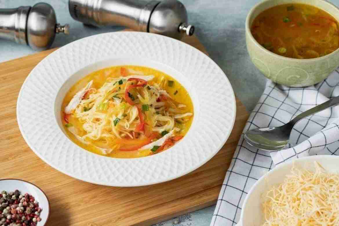Узбекский суп угра-ош Ингредиенты: Куриное мясо — 400 г. Морковь — 100 г. Красноватый…